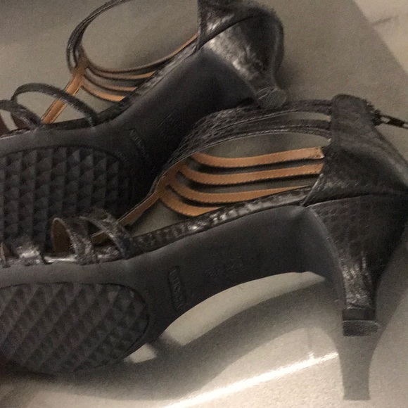 Heels - Picture 4 of 7